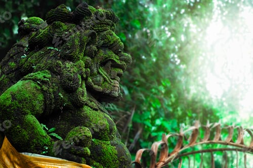 Preview: Barong Lion Guardian statue in front of Balinese Temple. Indonesia