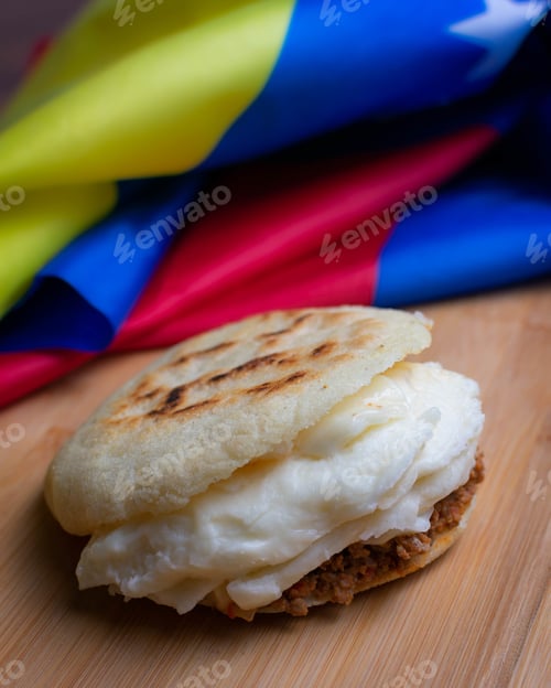 Preview: Venezuelan arepa with guayanes cheese and beef