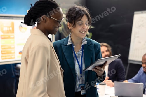 Preview: Team of women joining forces to make a great briefing presentation for coworkers