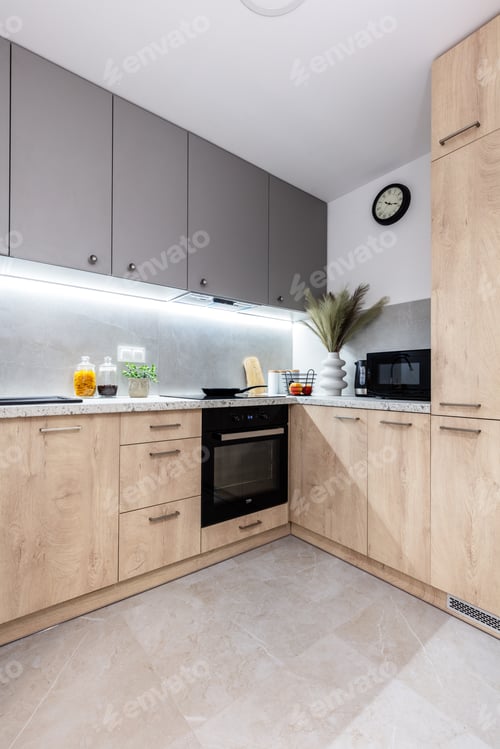 Preview: Fitted kitchen in small new apartment,