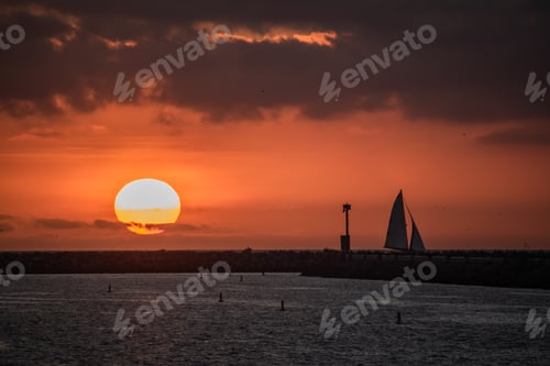 Preview: Sunset over pacific ocean in Marina del Rey in Southern California
