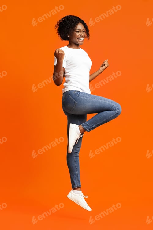Preview: Black lady winner jumping up and showing funny figures