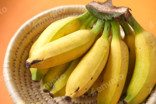 Preview: Close up of fresh banana in a bowl on table .