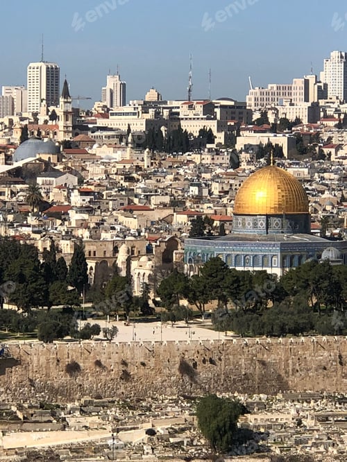Preview: Vertical shot of the famous Dome of the Rock mosque in Jerusalem
