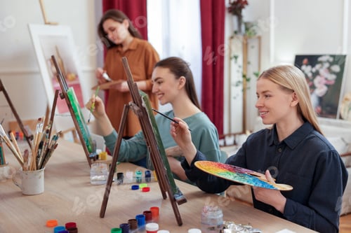 Preview: Group of women learning to draw at table in class