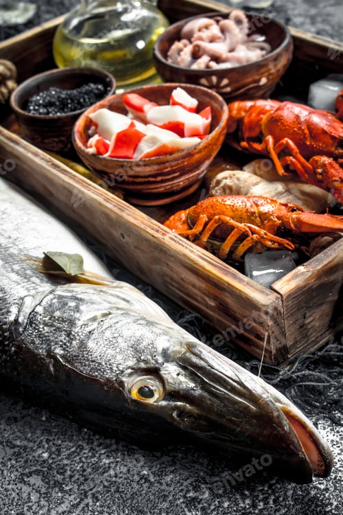 Preview: Different seafood on a wooden tray.