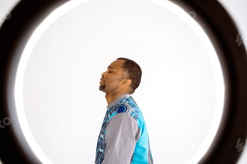 Vista previa: Side view of african american man isolated on white background. Ethnic adult man with ethnic