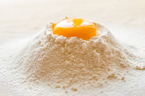 Preview: Broken egg in flour