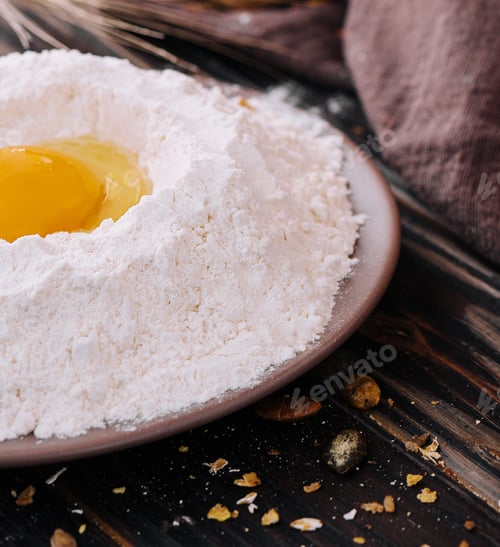 Preview: Golden Yolk in Flour close up