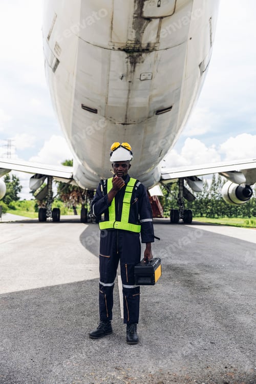 Preview: Aircraft workers checking airplane.