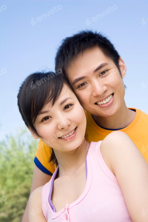 Preview: Portrait of a young couple at the park