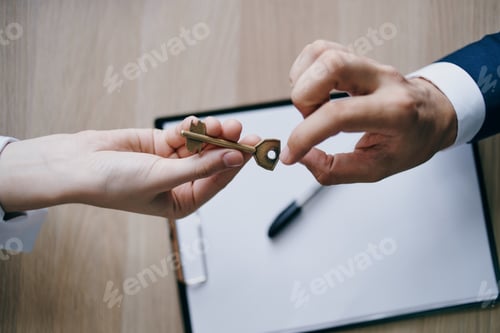 Preview: key in hand concluding a contract sale of a house
