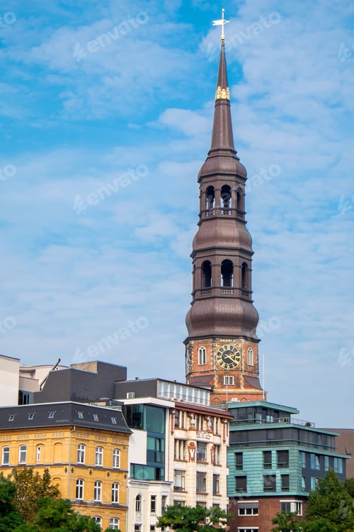 Aperçu: Church and houses in Hamburg