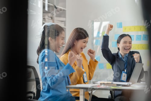 Preview: The sales department is having a monthly summary meeting to bring it to the department manager, they