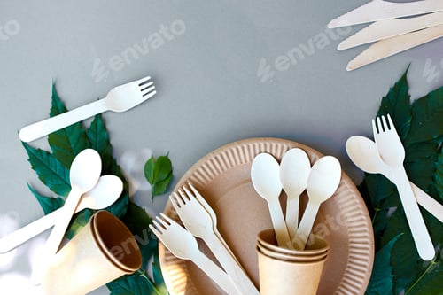 Preview: Flat lay of eco craft paper and wooden tableware, Zero waste