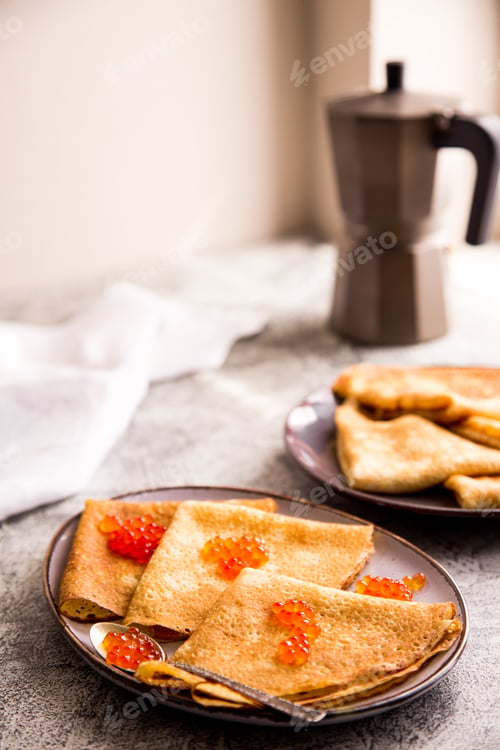 Preview: Traditional Russian pancakes with red caviar