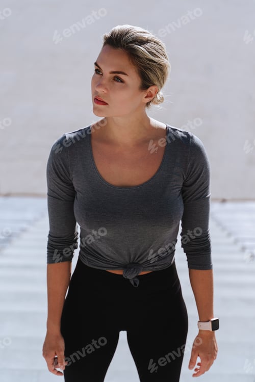 Preview: Portrait of confident woman athlete wearing female sportswear outdoors
