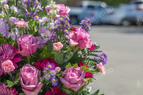 Preview: Close-up photo of blossoming fresh flowers bouquet