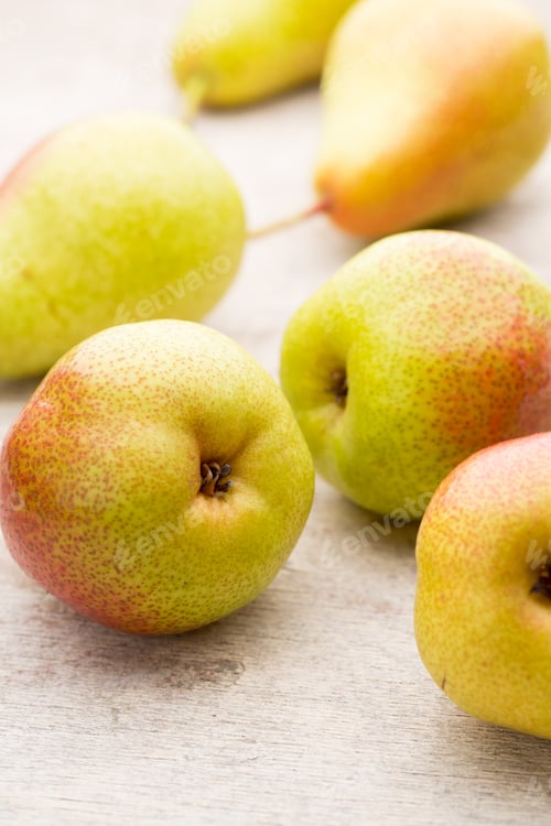 Preview: Fresh pears with leaves in a on wooden background.
