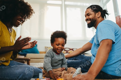 Vista previa: A happy little african american boy is solving a educational game while his parents are clapping