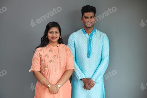 Preview: Indian Man and Woman in Traditional Clothes