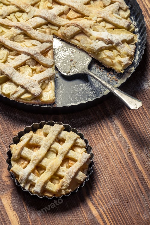 Preview: Apple pie baked in small and large baking tray