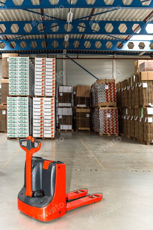 Preview: 55124,Mechanical dolly with pallets in warehouse
