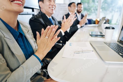 Preview: Business people applauding to speaker