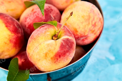 Preview: Ripe peaches in a bowl