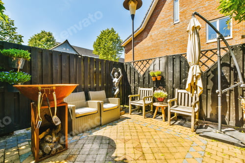 Preview: Neat patio with sitting area