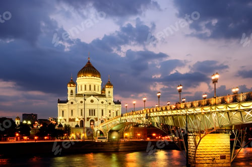 Preview: View of Cathedral of Christ the Saviour and Patriarshy Bridge over Moskva river at night, Moscow,