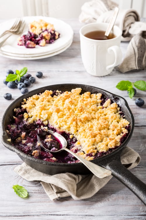 Preview: Coconut crumble in cast iron pan