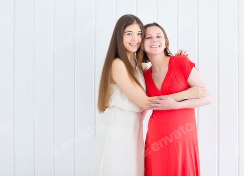 Preview: Female friend with pregnant woman