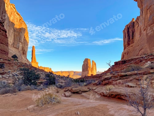 Preview: End of trail at park Avenue Viewpoint in Arches national park.