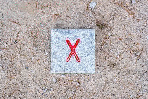 Preview: Mark X on a rock in the ground, indicating an important starting or ending point.