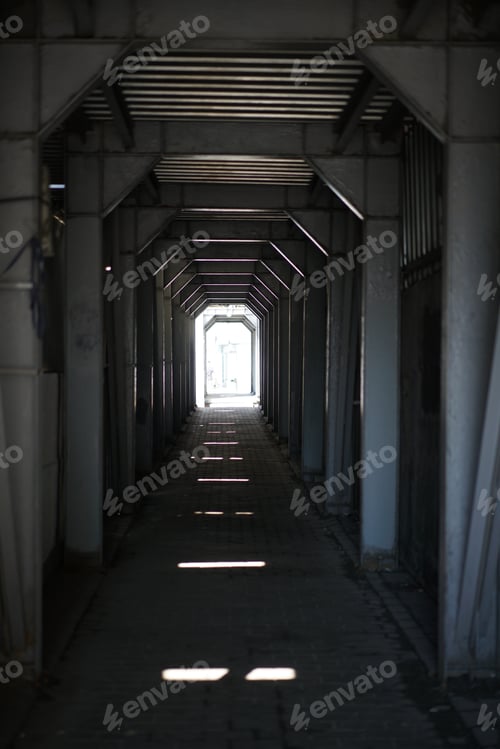 Preview: Passage in the city