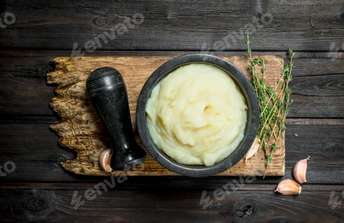 Preview: Mashed potatoes with thyme .