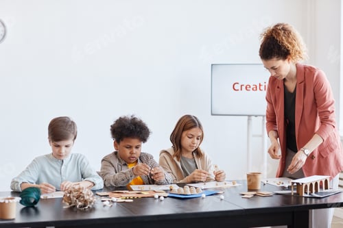 Preview: Kids in Art Class