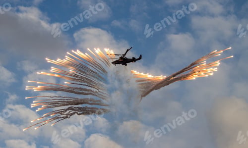 Preview: Military helicopter releases heat traps