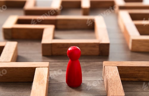 Preview: concept photo of standing in a maze and looking for the best way