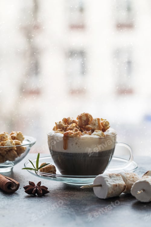 Preview: Glass of coffee with popcorn