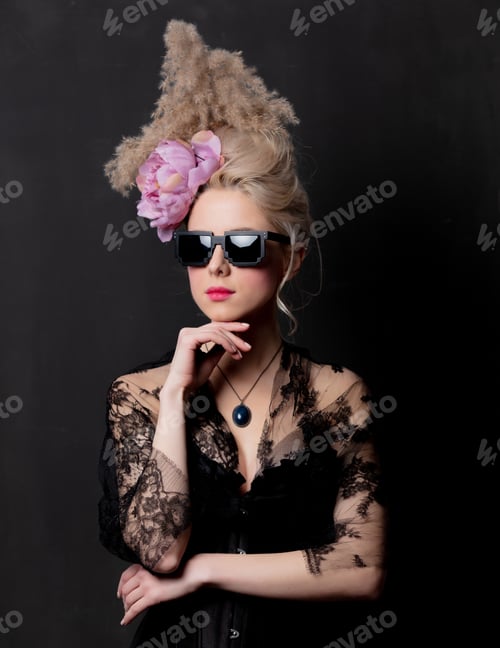 Preview: Beautiful blonde countess in sunglasses