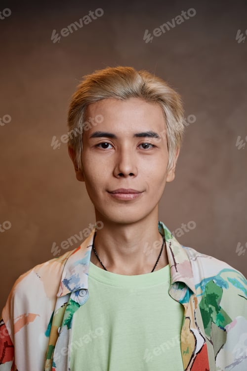 Preview: Close Up Young Asian Man with Bleached Hair in Studio
