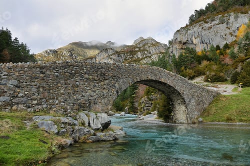 Preview: Stone bridgee in Bujaruelo valley, Spain