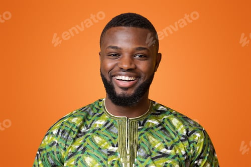 Preview: Close up portrait of cheerful black guy in traditional clothes