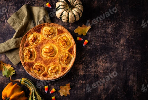Preview: Halloween apple pie with scary faces