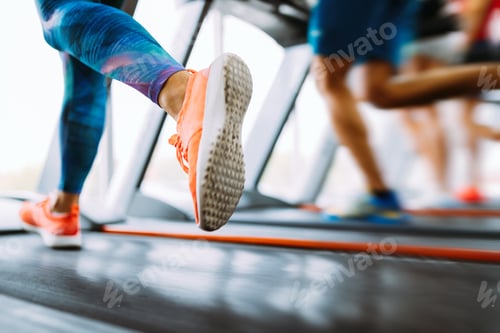 Preview: Picture of people running on treadmill in gym