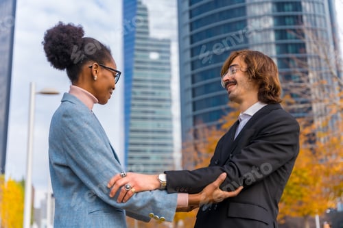 Preview: Multiethnic businessmen and businesswomen greeting each other, good work environment