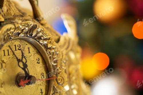 Preview: Clock before midnight