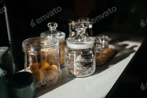 Preview: Four glass cups on the bar counter with serving accessories